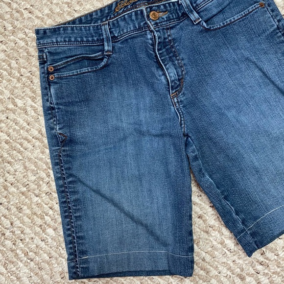 2 for $20 or 5 for $40
EDDIE BAUER SHORTS - SIZE 8 - Picture 2 of 5